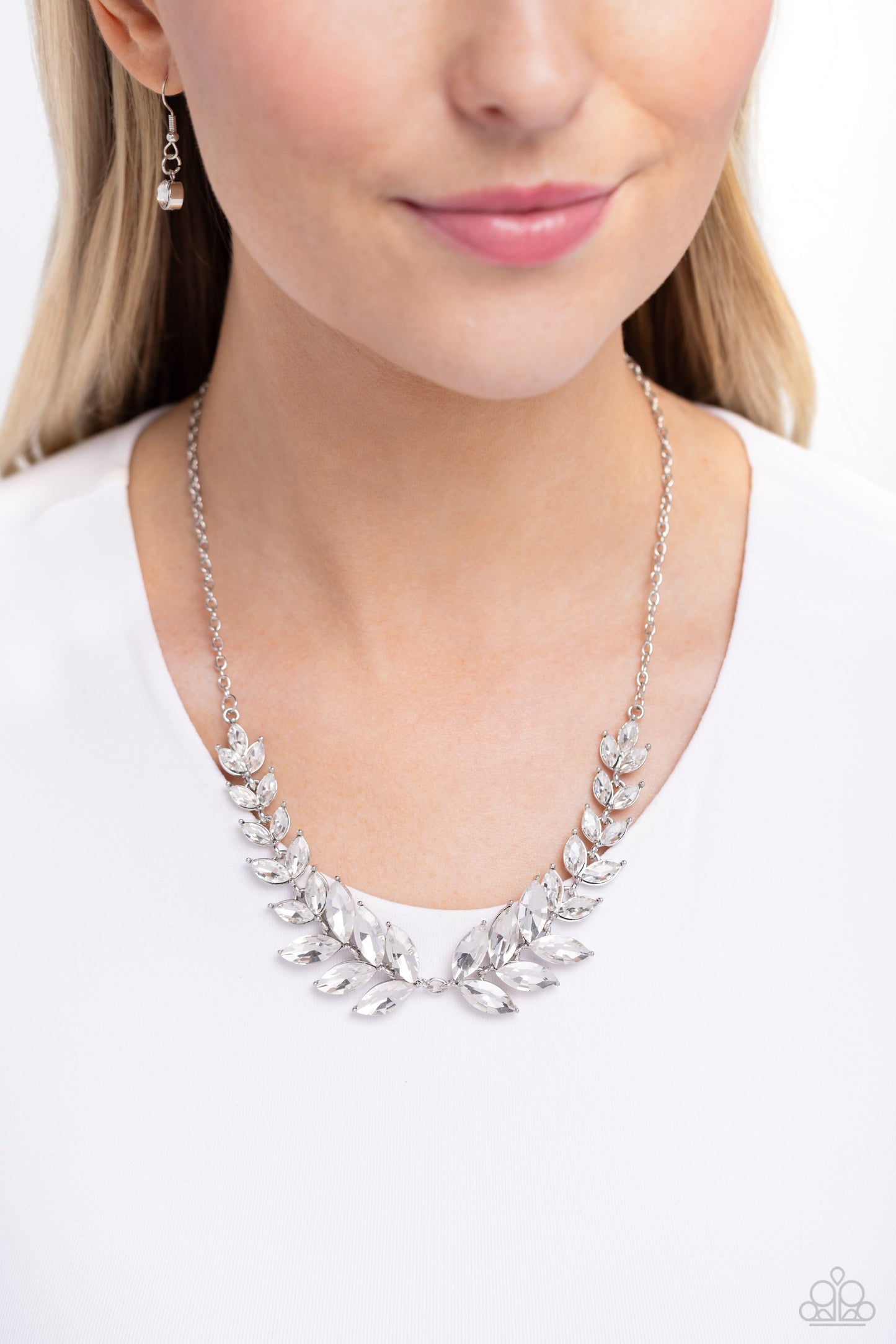 Paparazzi Necklaces - Luxury Laurels - White