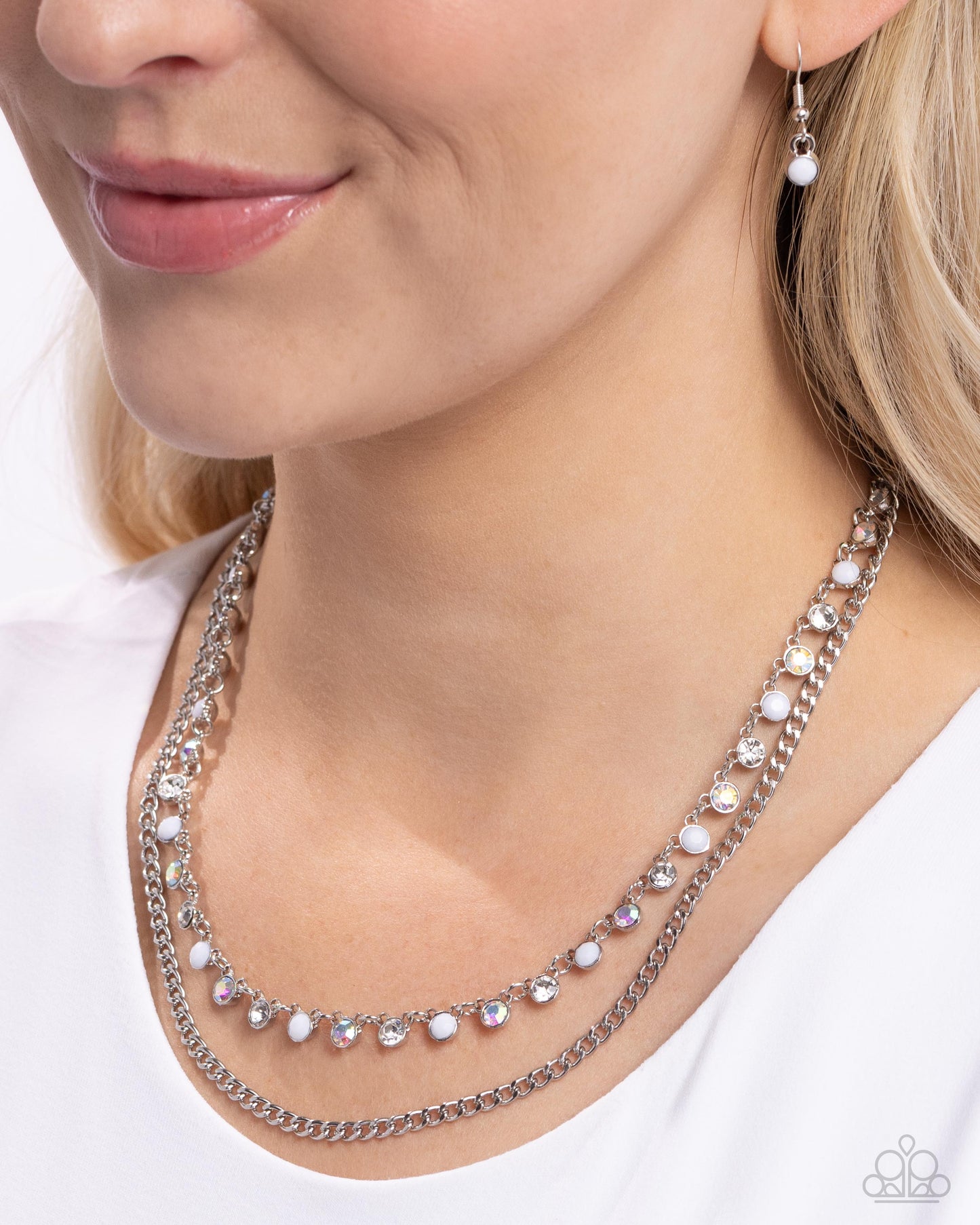 Paparazzi Necklaces - Delicate Dame - White