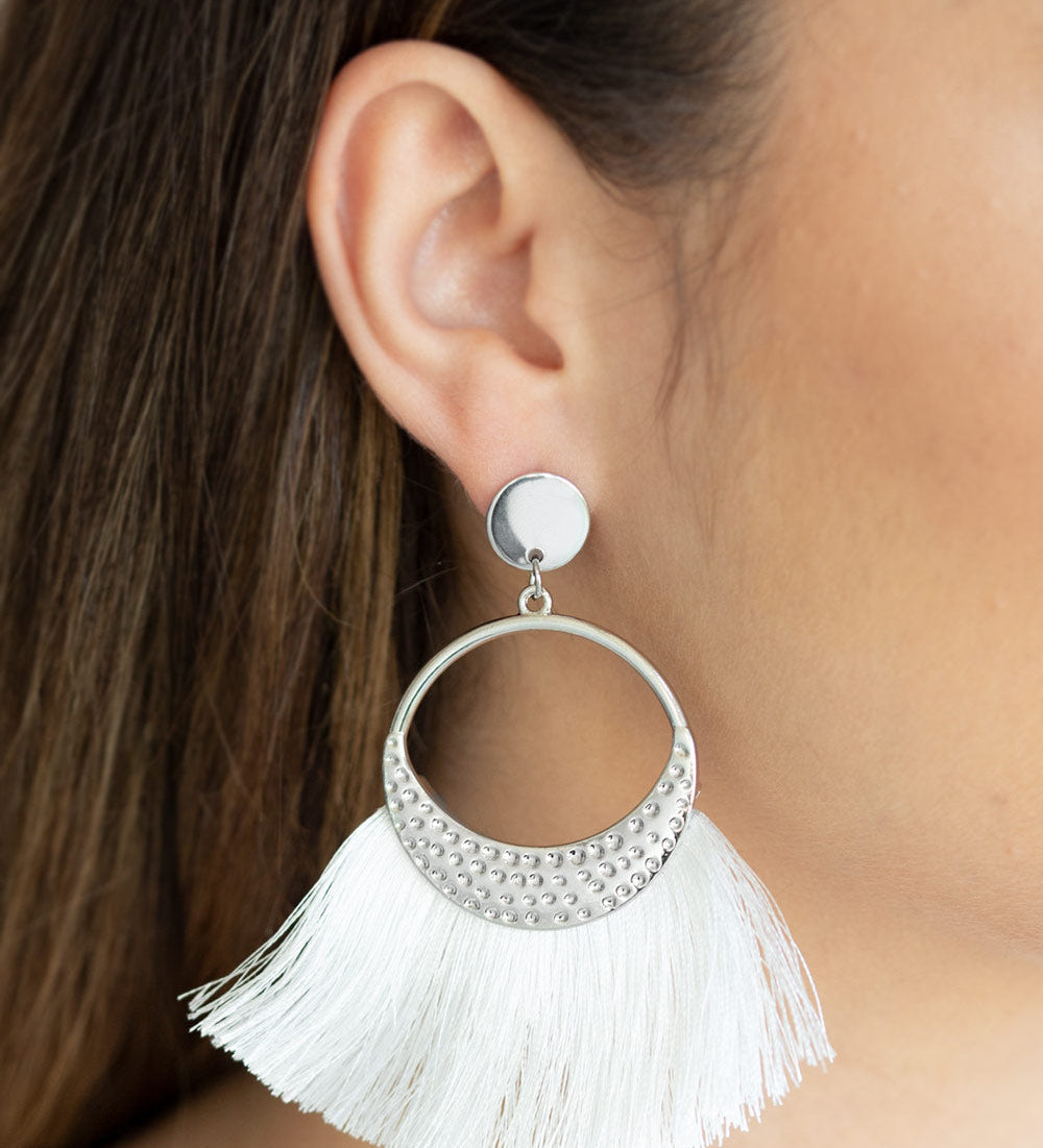 Paparazzi earring - Spartan Spirit - White