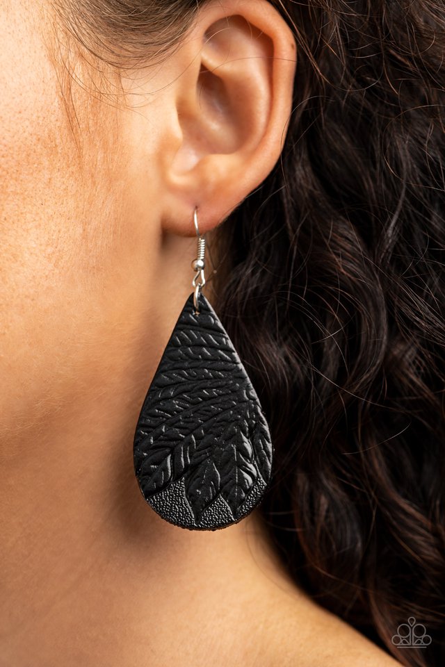 Paparazzi Earrings - Everyone Remain Palm! - Black