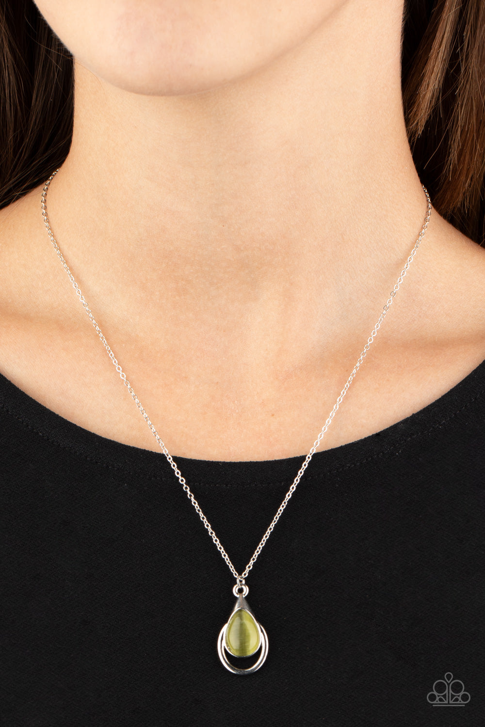 Paparazzi Necklaces - Just Drop It - Green