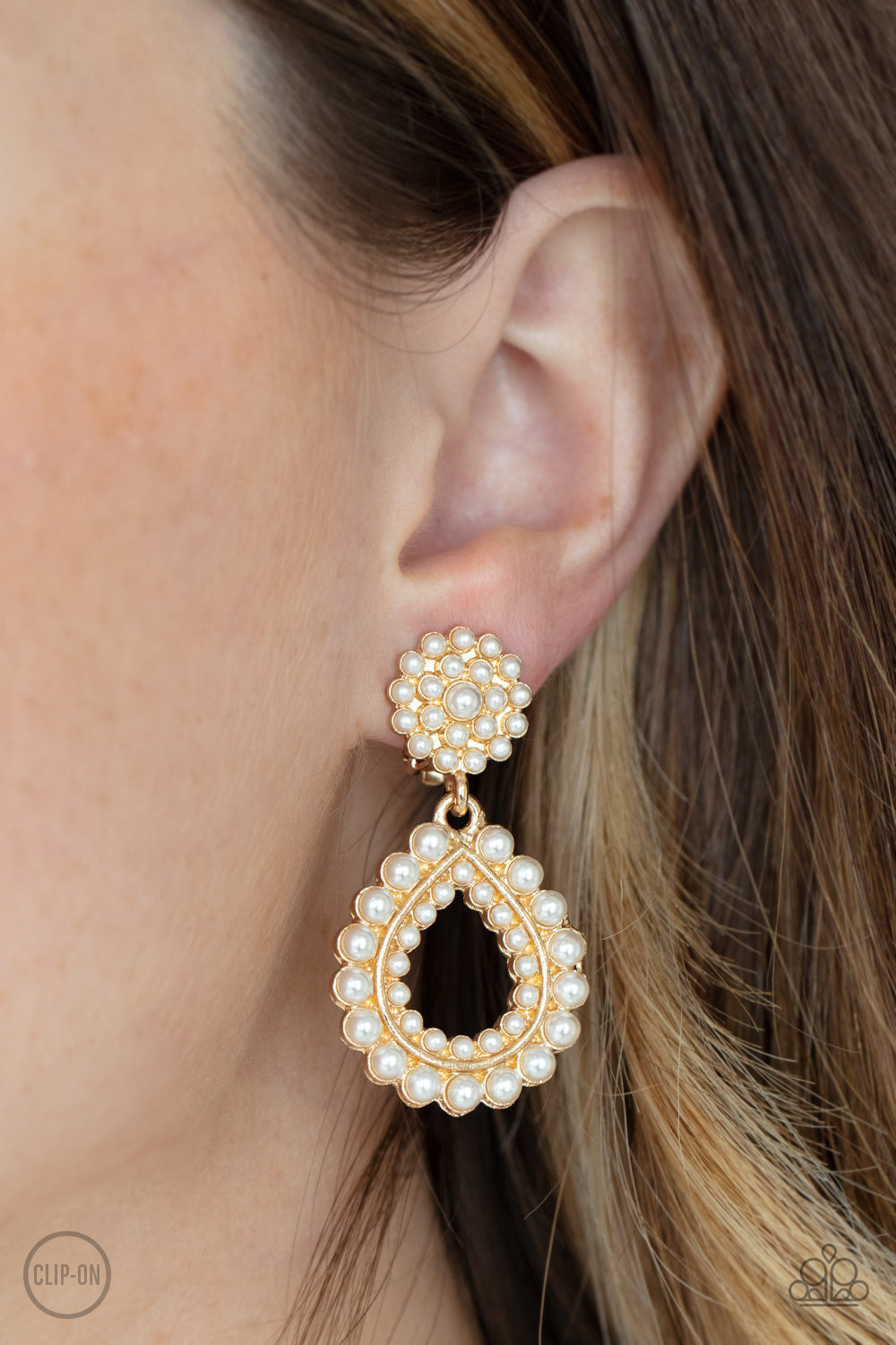 Paparazzi Earrings - Discerning Droplets - Gold