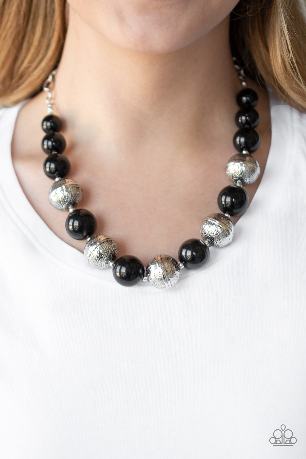 Paparazzi Necklaces - Floral Fusion - Black