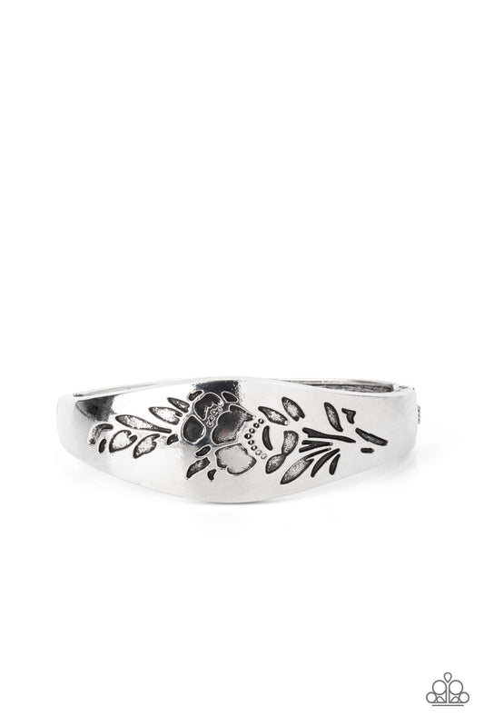 Paparazzi Bracelets - Fond of Florals - Silver