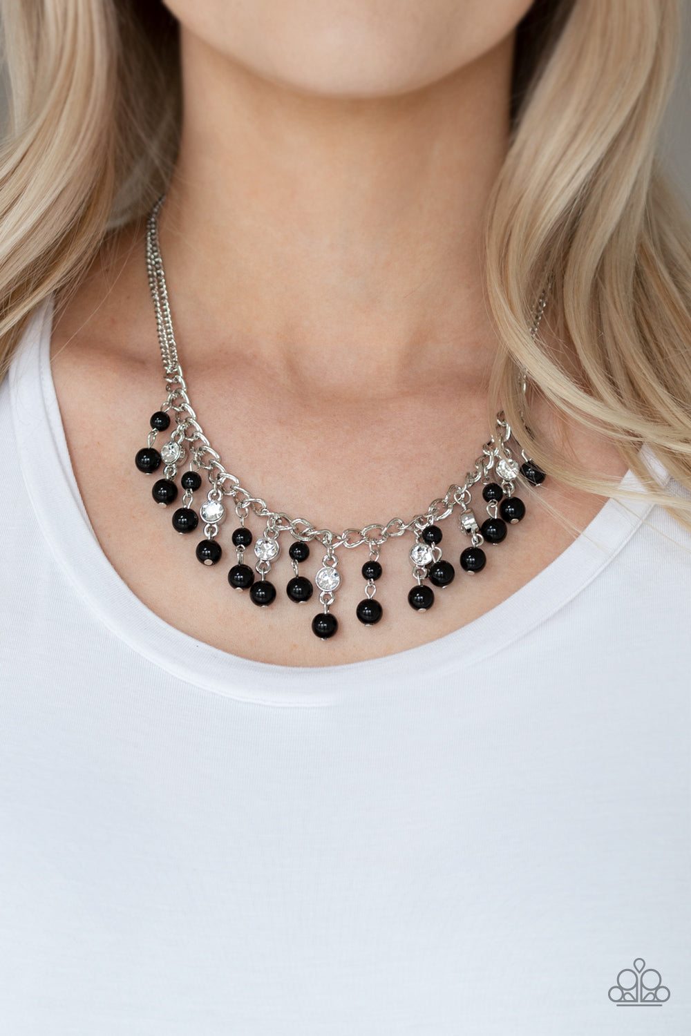 Paparazzi Necklaces - Regal Refinement - Black