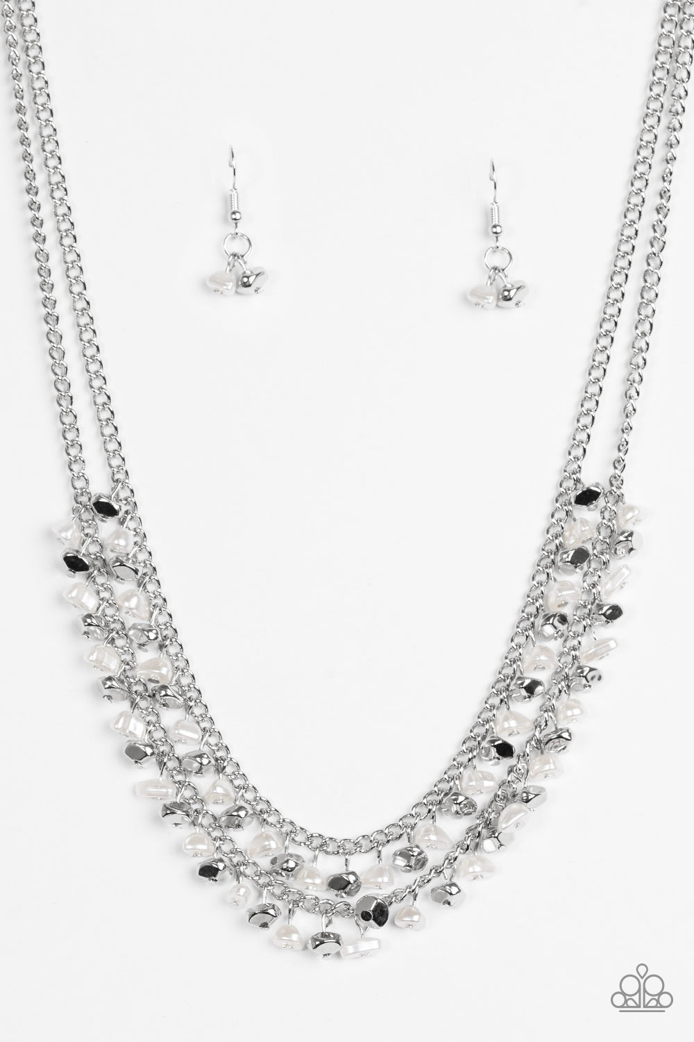 Paparazzi Necklaces - Majestic Marinas - White