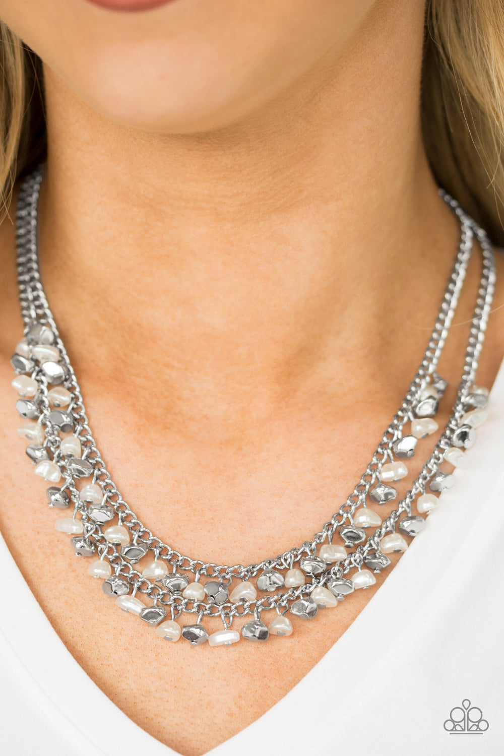 Paparazzi Necklaces - Majestic Marinas - White
